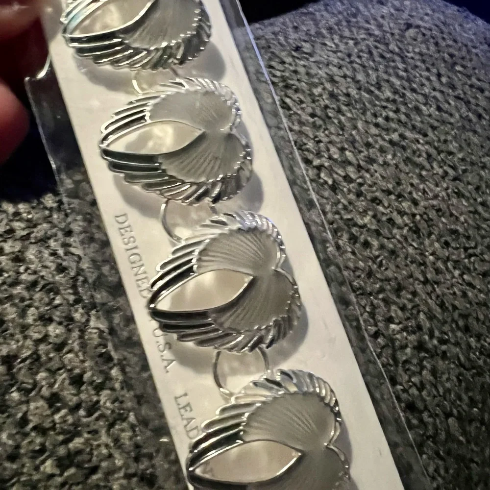 Angel wing bracelet - Picture 2 of 4